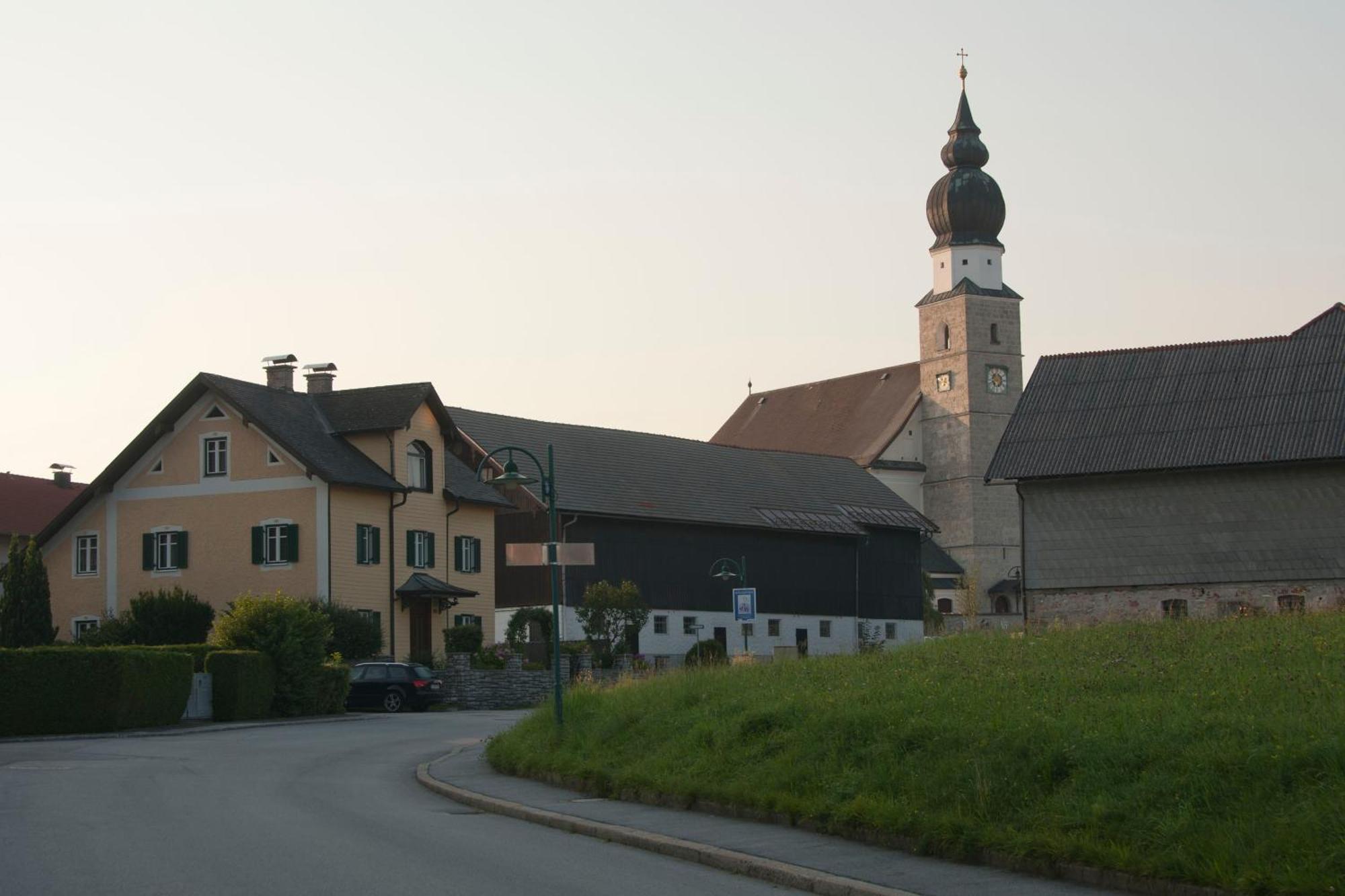 Gasthof Neuwirt Eugendorf Dış mekan fotoğraf