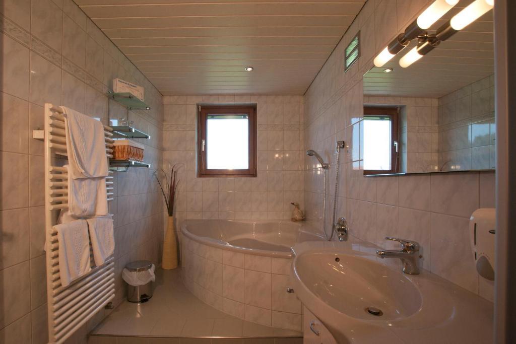 Gasthof Neuwirt Eugendorf Oda fotoğraf